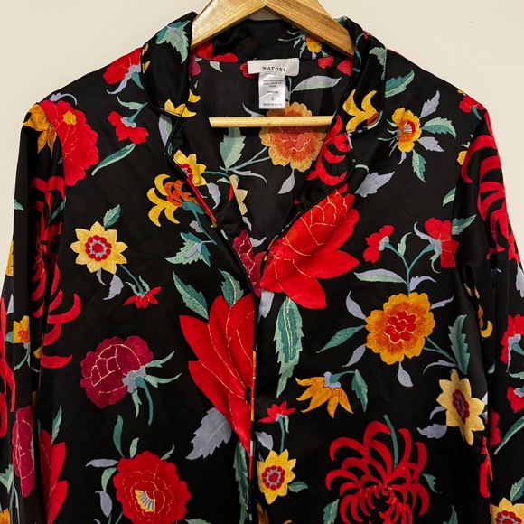 Natori Floral Button Front Top Size Small Long sleeve red black PJs Sleep Shirt - Picture 4 of 7